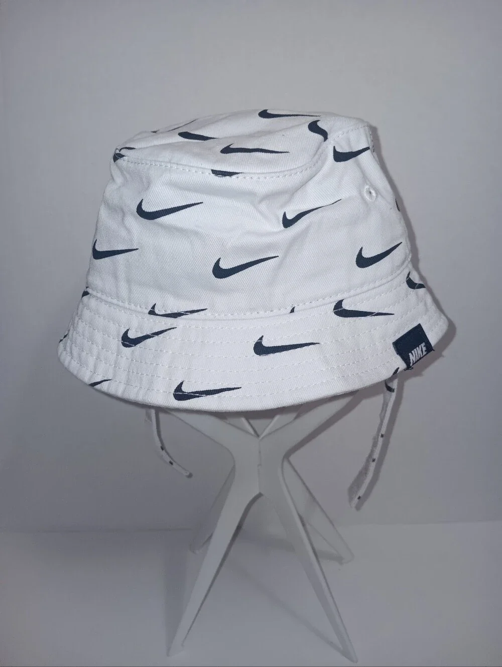 NIKE SWOOSH INFANT ADJUSTABLE CHIN STRAP COTTON BUCKET HAT